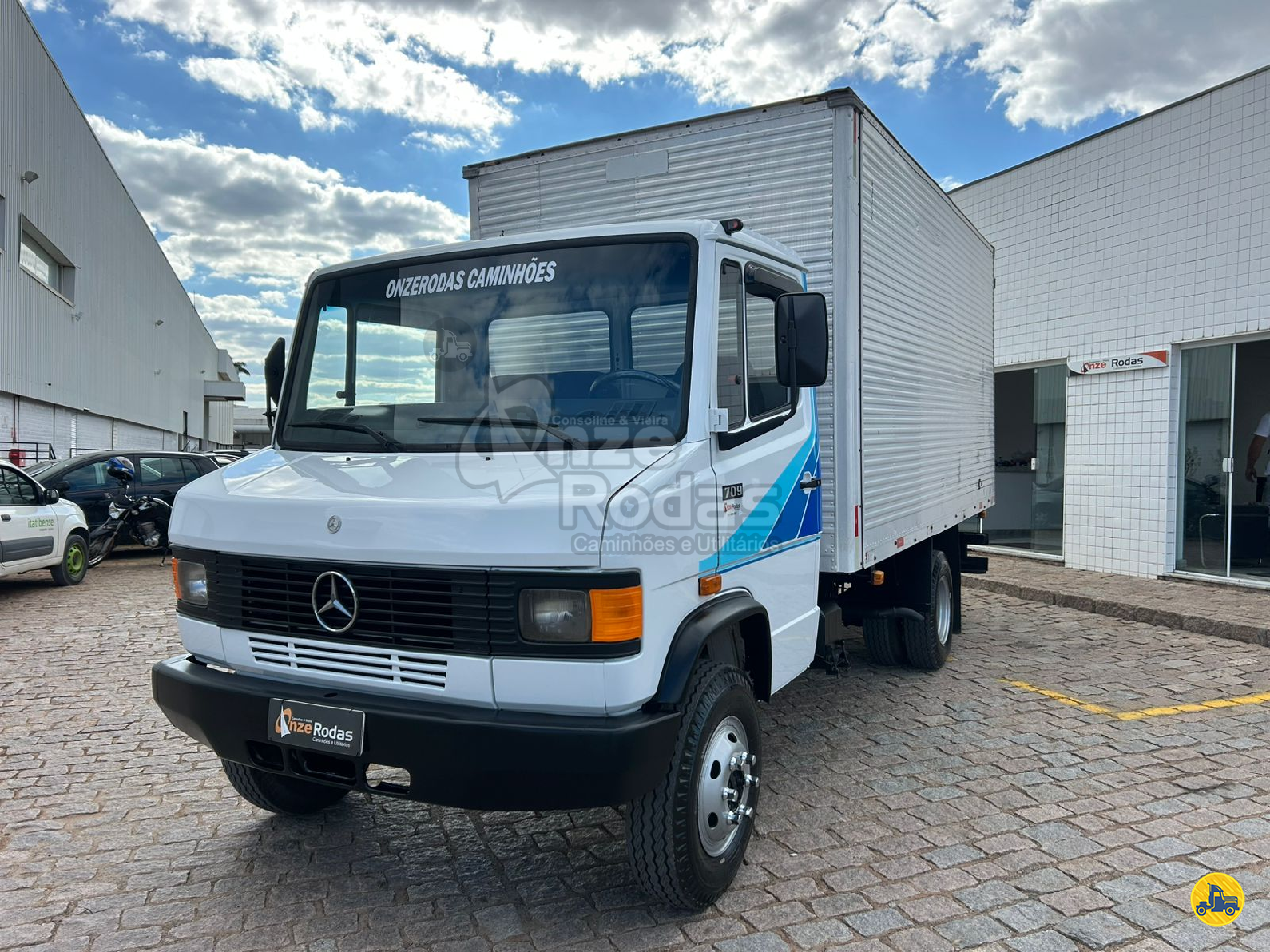 CAMINHAO MERCEDES-BENZ MB 709 Carga Seca 3/4 4x2 Onze Rodas Caminhões e Utilitários ITATIBA SÃO PAULO SP